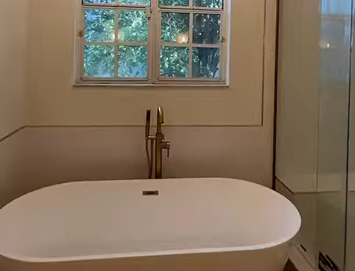 Windermere Soaking Tub Bath remodel in Windermere by Guy A Remodeling