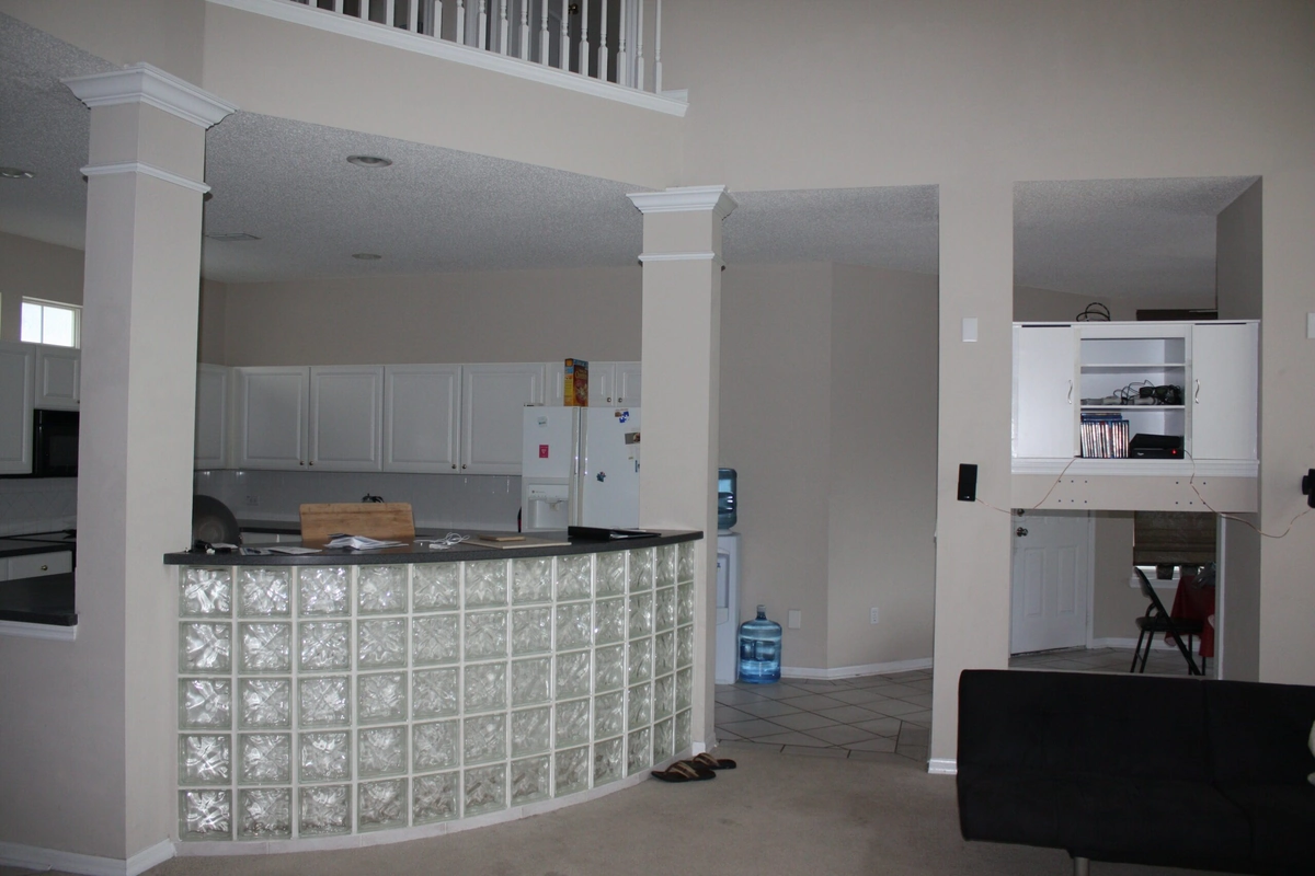 Kissimmee high ceilings before remodeling